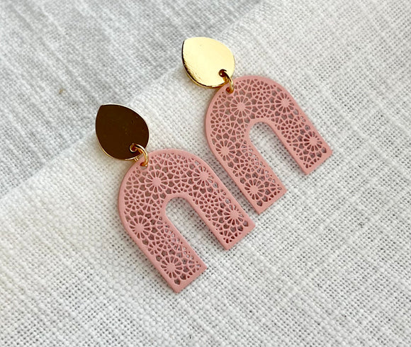 Light pink design geometric earrings