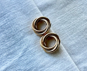 Over lap circle earrings