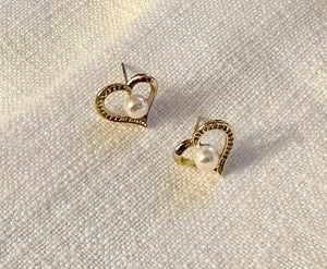 Open pearl heart studs