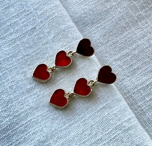 Triple res heart earrings