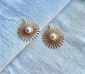 Pearl out earrings