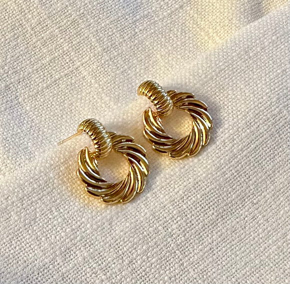 Twist gold earrings